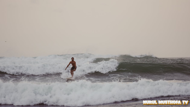Surfing di Hawai